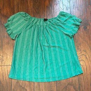 W5 top with ruffle sleeve detail size small